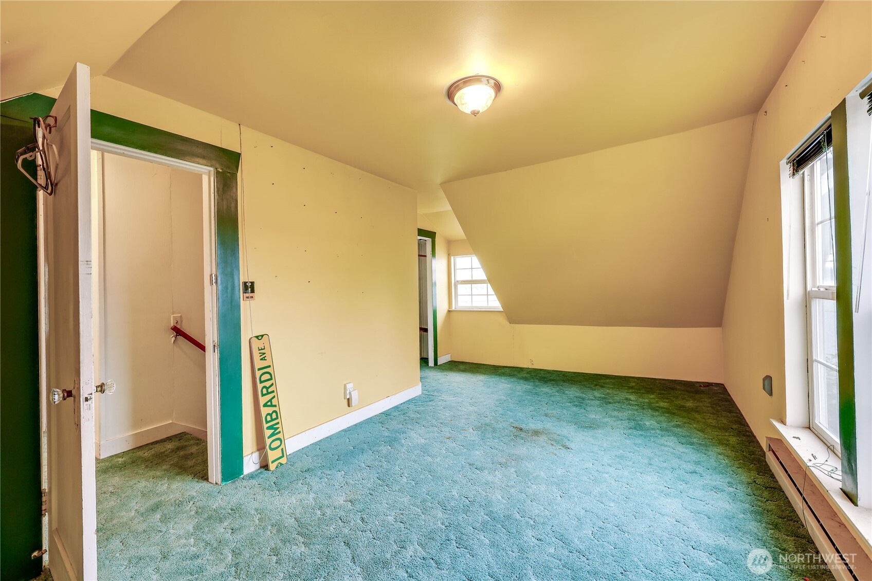 514 Shore Drive Bremerton, WA 98310 - Photo 21 of 40 an empty room with windows