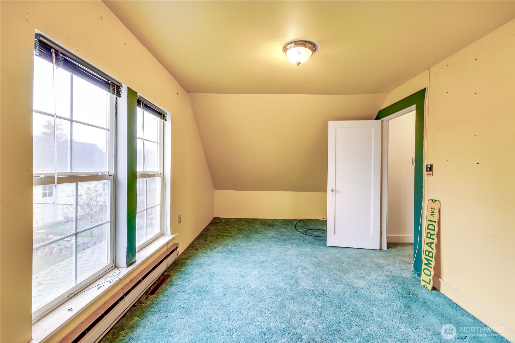 514 Shore Drive Bremerton, WA 98310 - Photo 22 of 40 a view of an empty room with a window