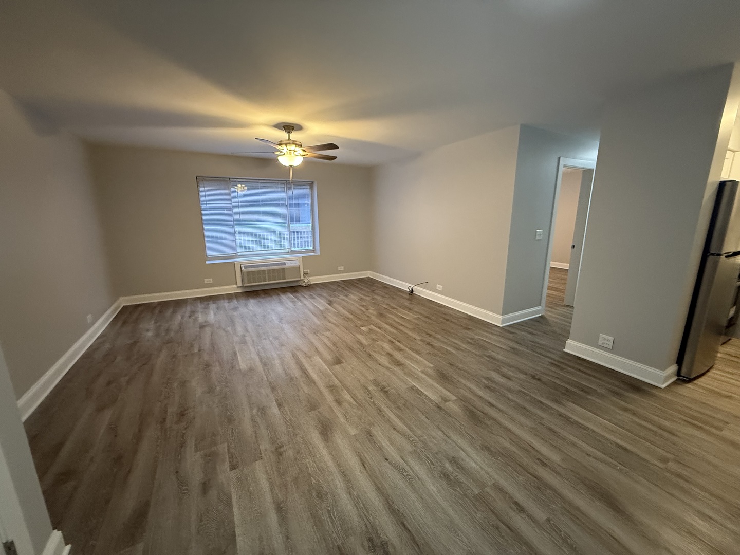 744 West Gordon Terrace, Unit 206 Chicago, IL 60613 - Photo 2 of 9