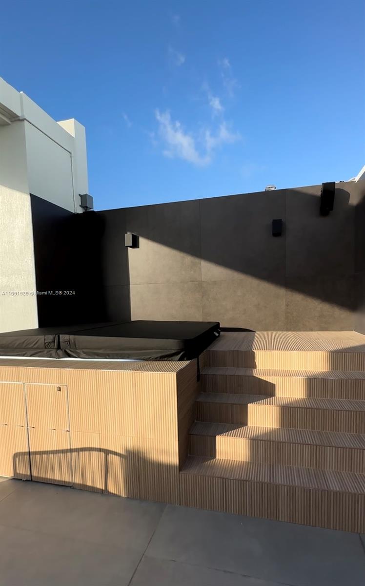 90 Southwest 3rd Street, Unit PH15 Miami, FL 33130 - Photo 18 of 18 a view of entryway