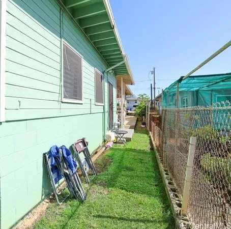 $2,200 | 45-1124 Makaleha Street, Unit B, Kaneohe, HI 96744