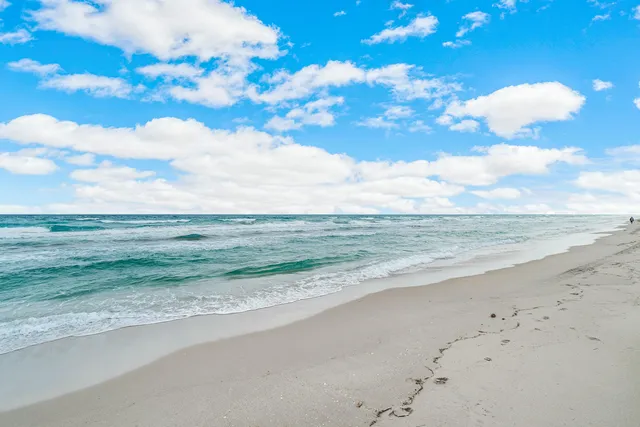 a view of entryway with a front door