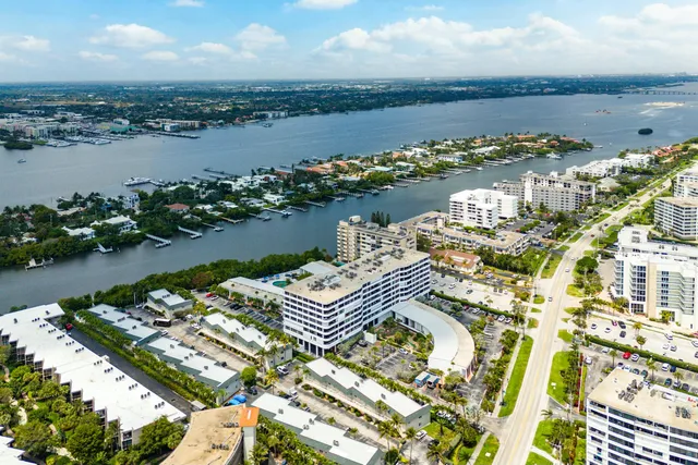 a view of building with yard