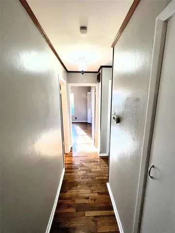 a view of empty room with window