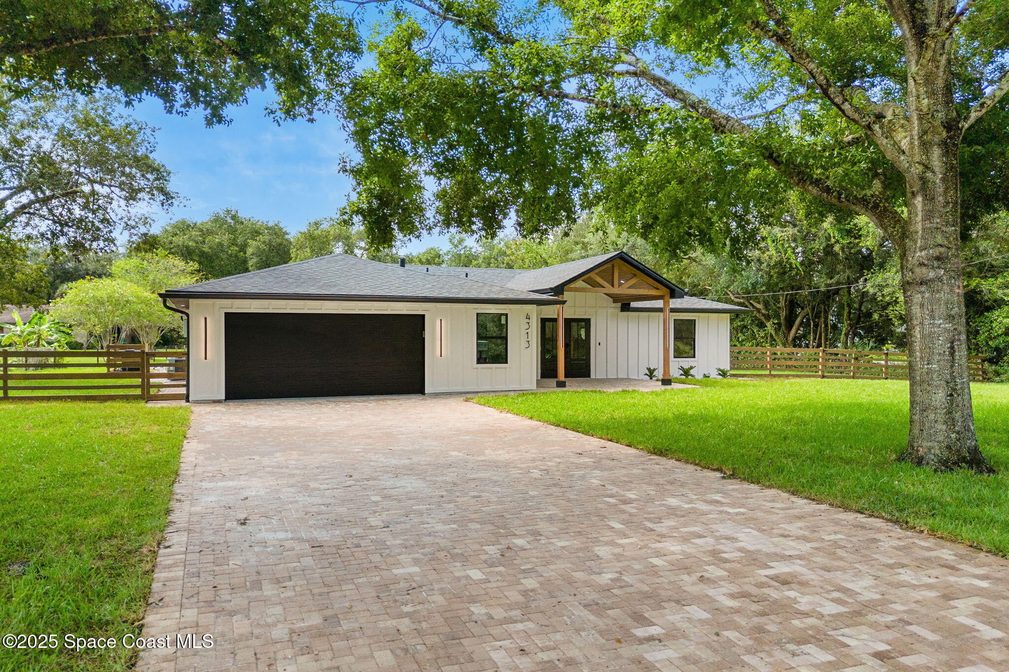 4313 Country Road Melbourne, FL 32934 - Photo 2 of 58 a front view of house with yard and green space