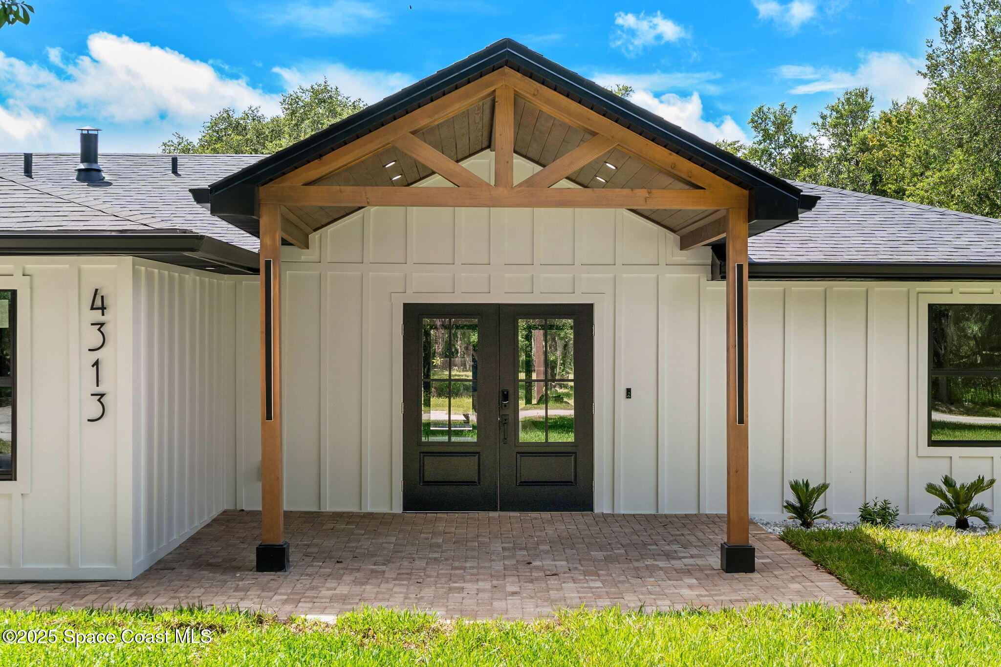4313 Country Road Melbourne, FL 32934 - Photo 48 of 58 a front view of a house with a yard