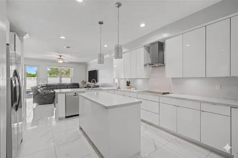 $999,000 | 18901 Southwest 15th Street, Pembroke Pines, FL 33029