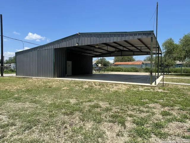 $240,000 | 207 South Edwards, Charlotte, TX 78011