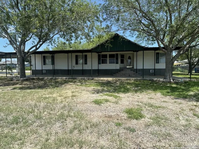 $240,000 | 207 South Edwards, Charlotte, TX 78011