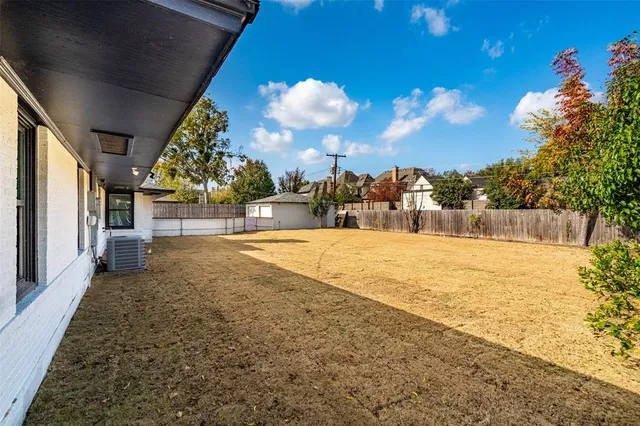 a view of outdoor space yard and patio