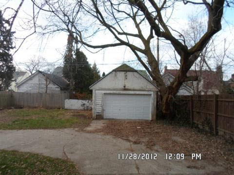 240 Cherokee Road Pontiac, MI 48341 - Photo 4 of 13 20131856-3.JPG