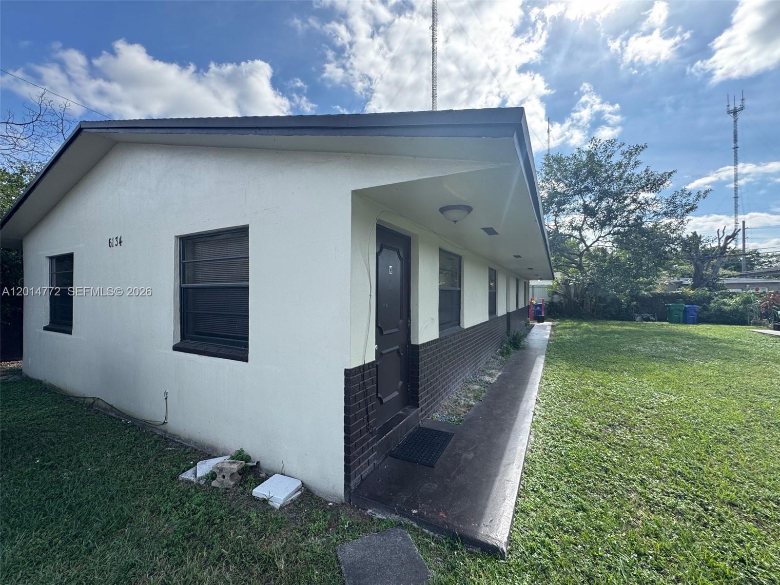 6134 Southwest 40th Court Miramar, FL 33023 - Photo 2 of 15