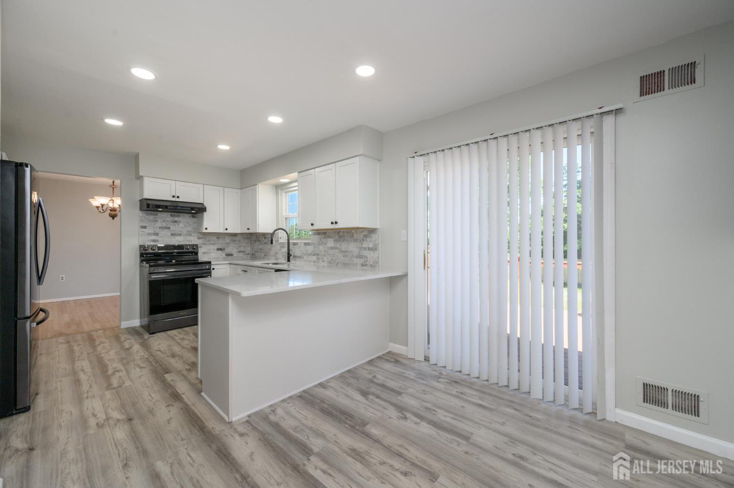 133 Hickory Road Somerset, NJ 08873 - Photo 8 of 45