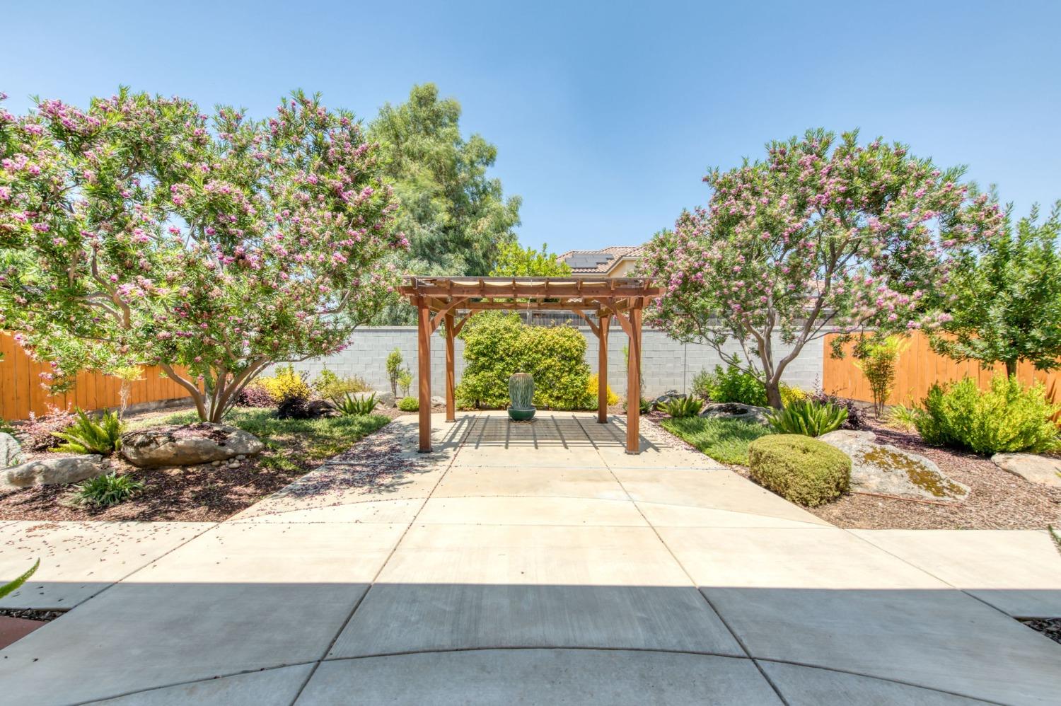 3301 Salem Avenue Clovis, CA 93619 - Photo 34 of 41 a front view of a house with yard