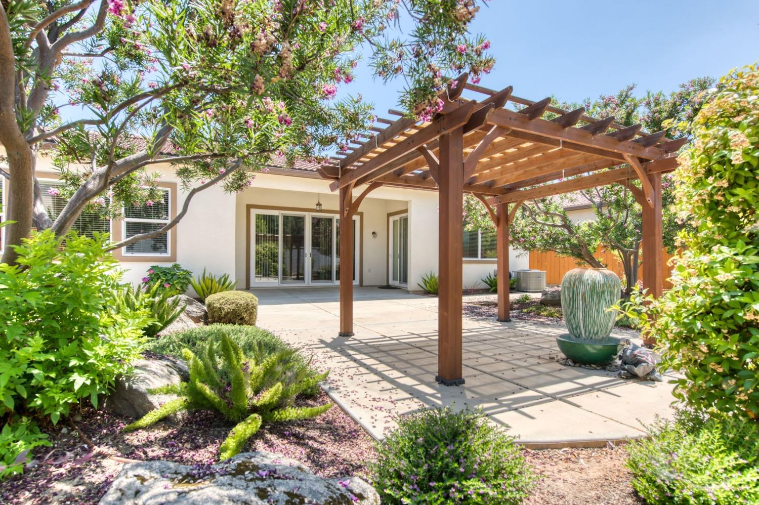 3301 Salem Avenue Clovis, CA 93619 - Photo 40 of 41 a front view of a house with garden