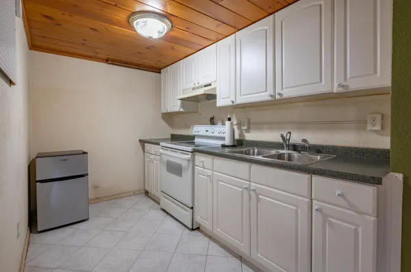 $499,000 | 31 Rosemont Avenue, Manchester, NH 03103