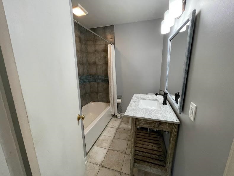 1462 Walton Road Memphis, TN 38117 - Photo 8 of 18 a bathroom with a sink a toilet and shower