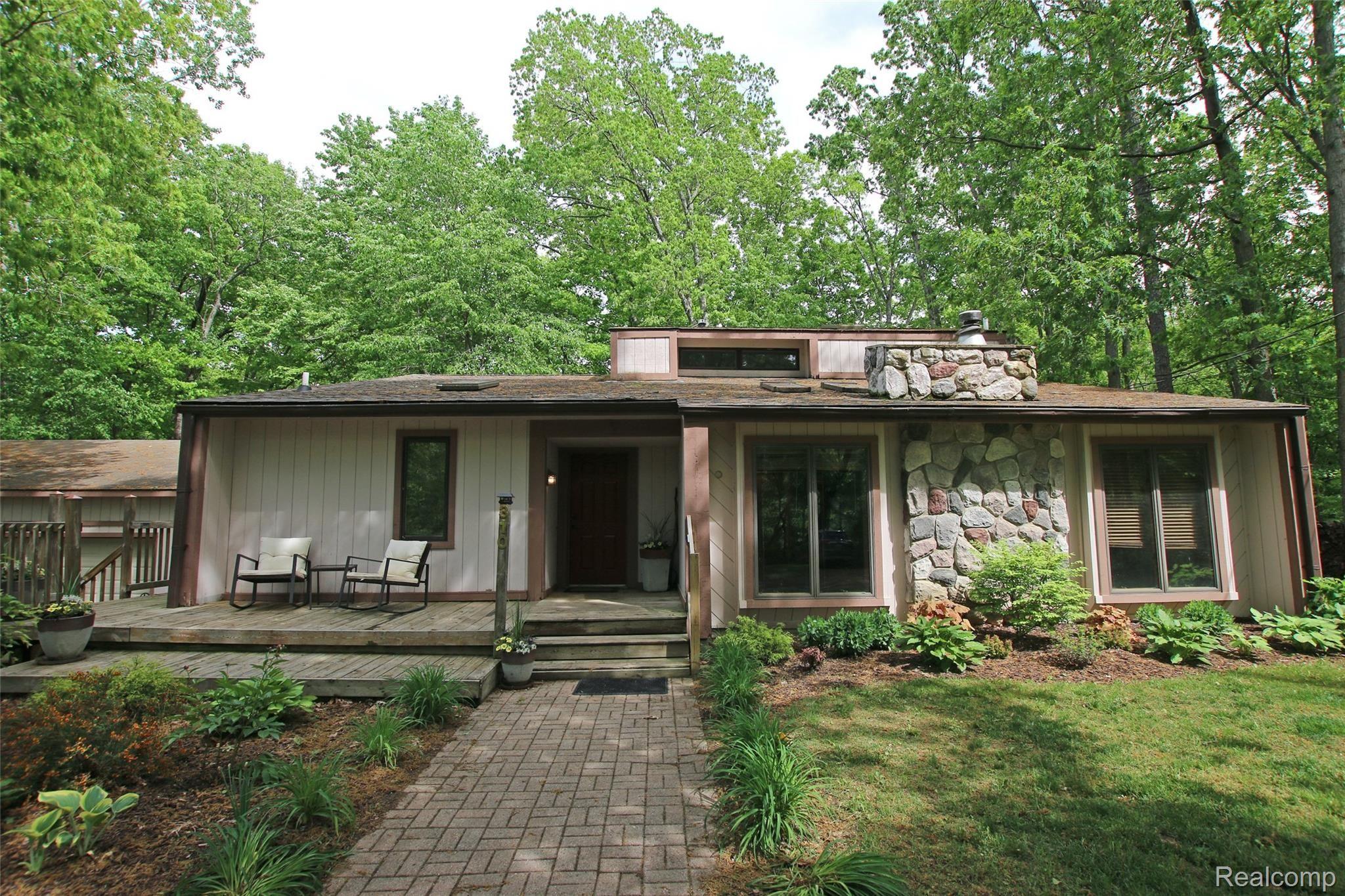 310 North Van Road Holly, MI 48442 - Photo 6 of 75 5) Front.jpg