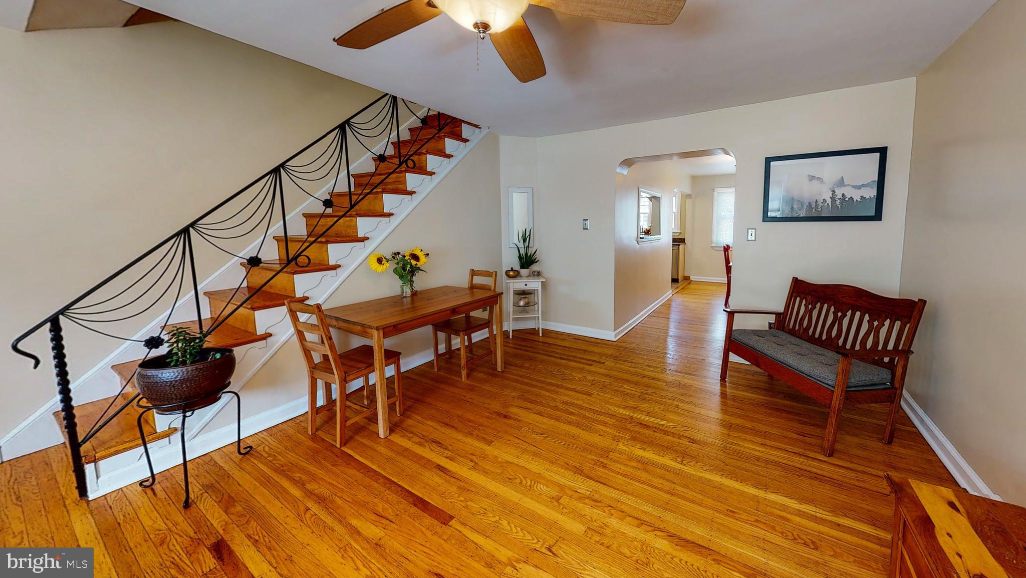 3613 Merrick Road Philadelphia, PA 19129 - Photo 4 of 30 Sun filled living room
