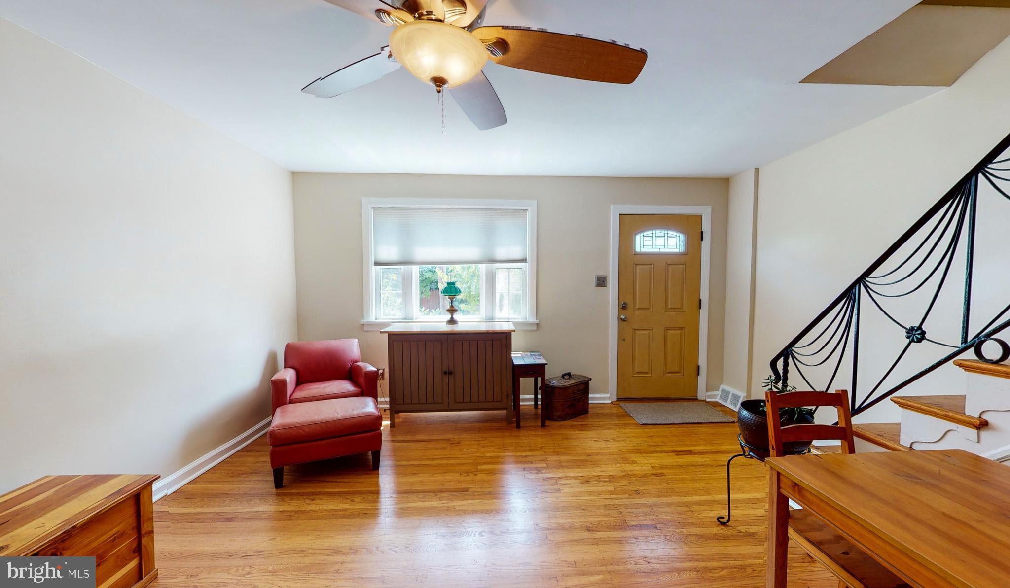 3613 Merrick Road Philadelphia, PA 19129 - Photo 5 of 30 Sun filled living room