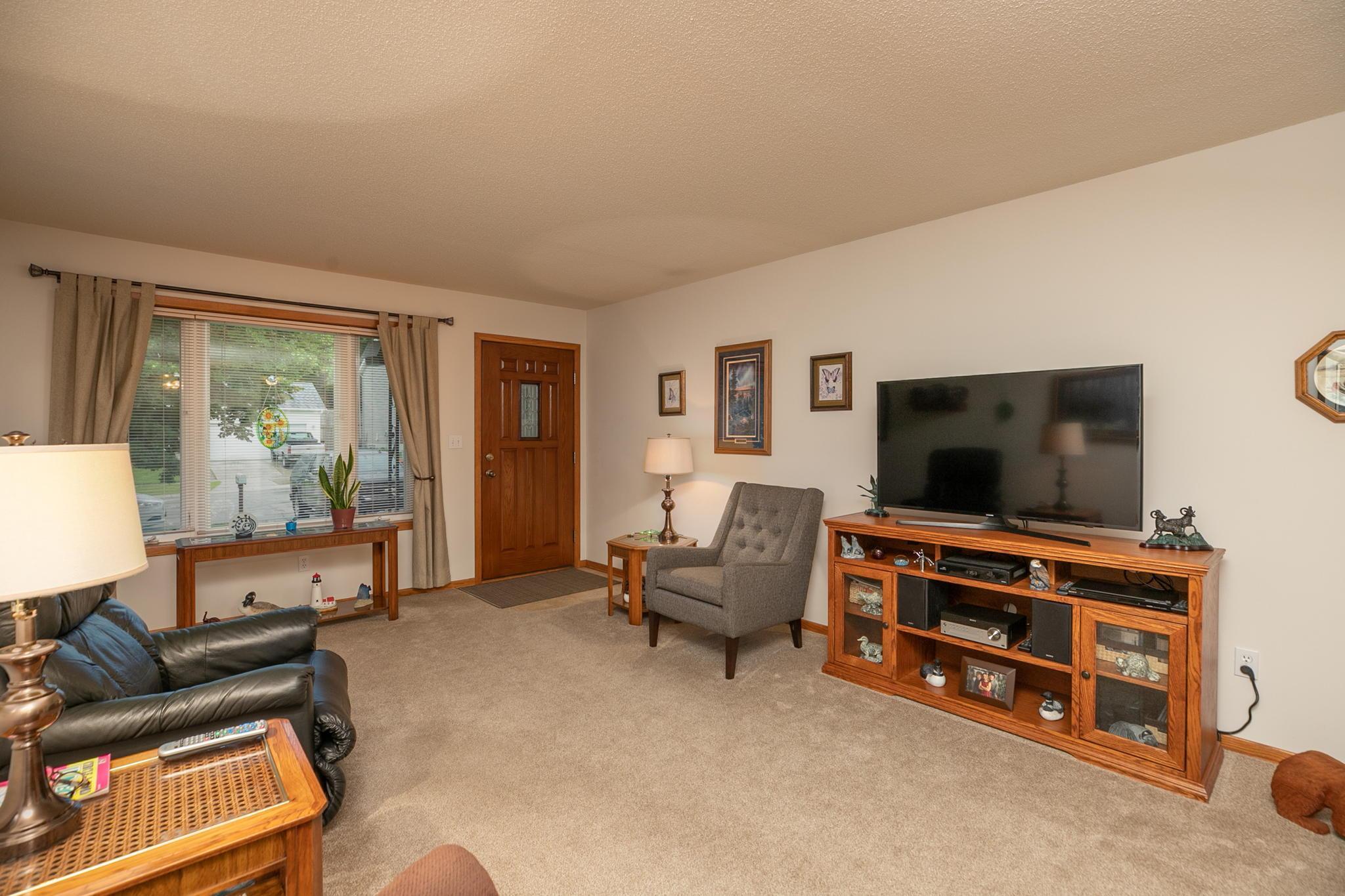 3323 7th Street Northwest Rochester, MN 55901 - Photo 3 of 34