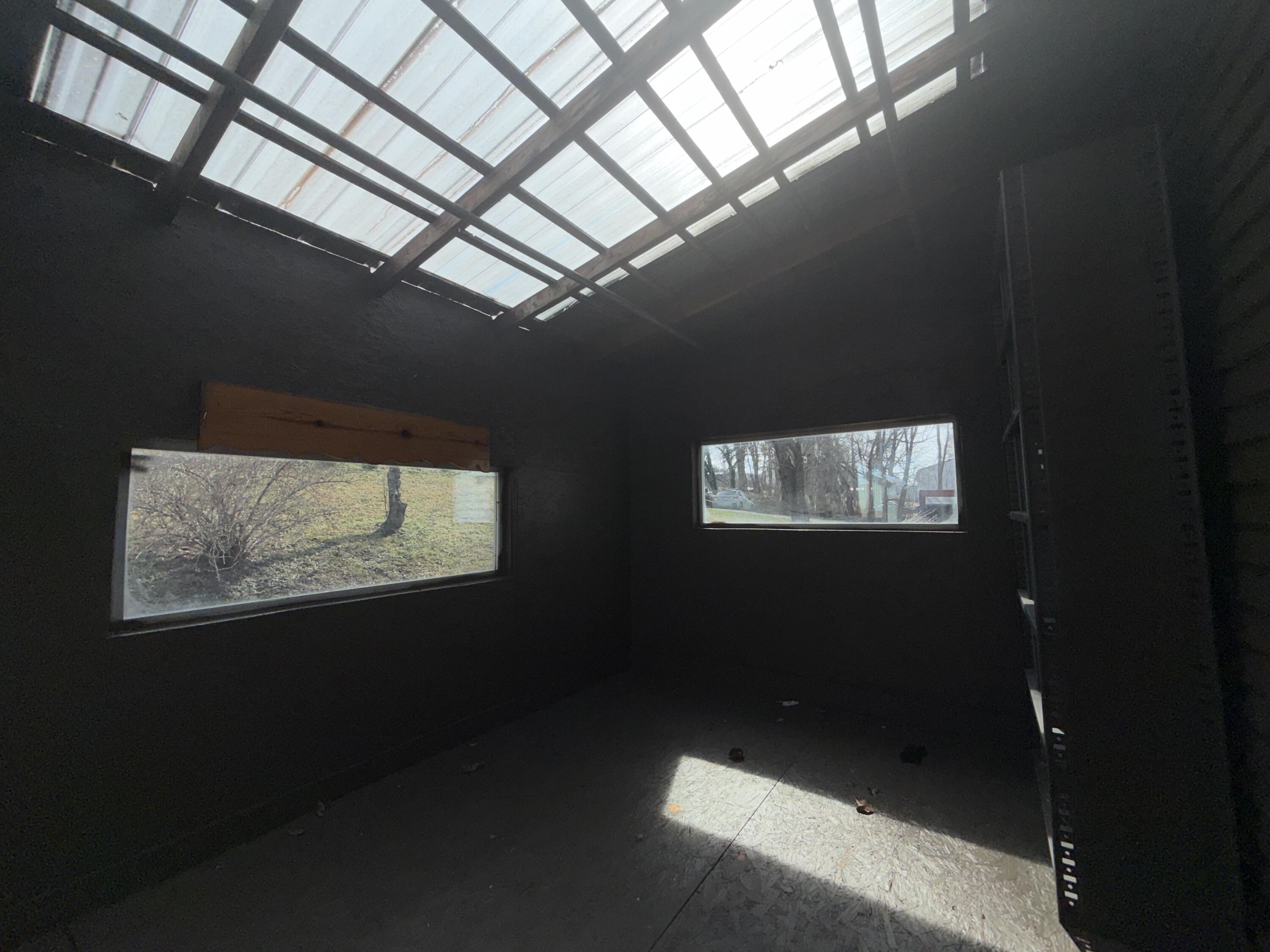 262 Lowe Street Buchanan, VA 24066 - Photo 15 of 36 Sunroom