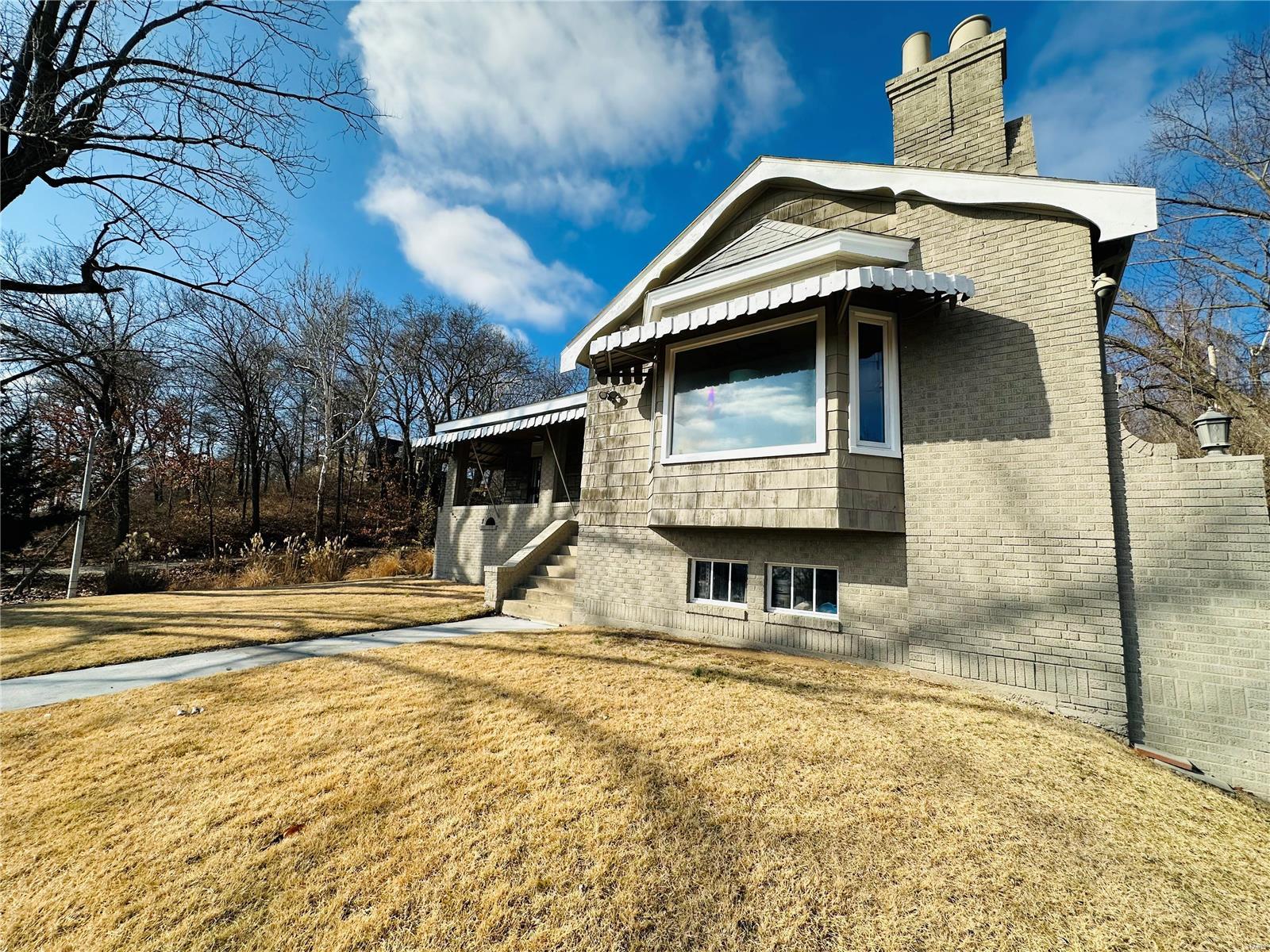 10001 Riverview Drive St. Louis, MO 63137 - Photo 2 of 43
