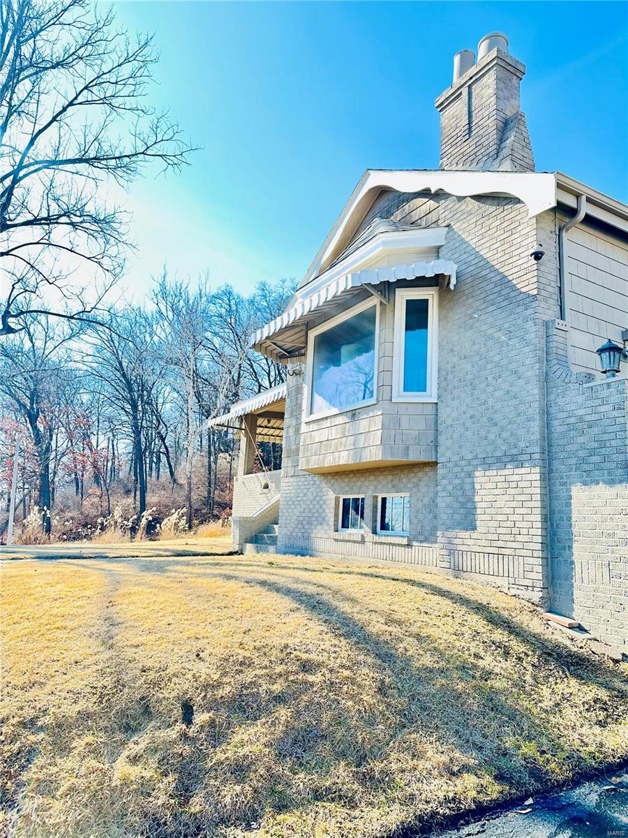 10001 Riverview Drive St. Louis, MO 63137 - Photo 3 of 43