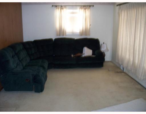 557 Toms Run Road Holbrook, PA 15316 - Photo 6 of 10 Living Room.