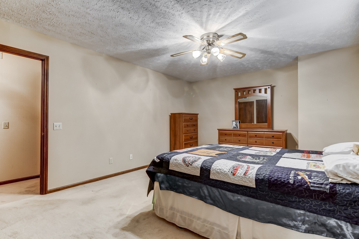 3266 Hilltop Road Springfield, IL 62712 - Photo 15 of 43