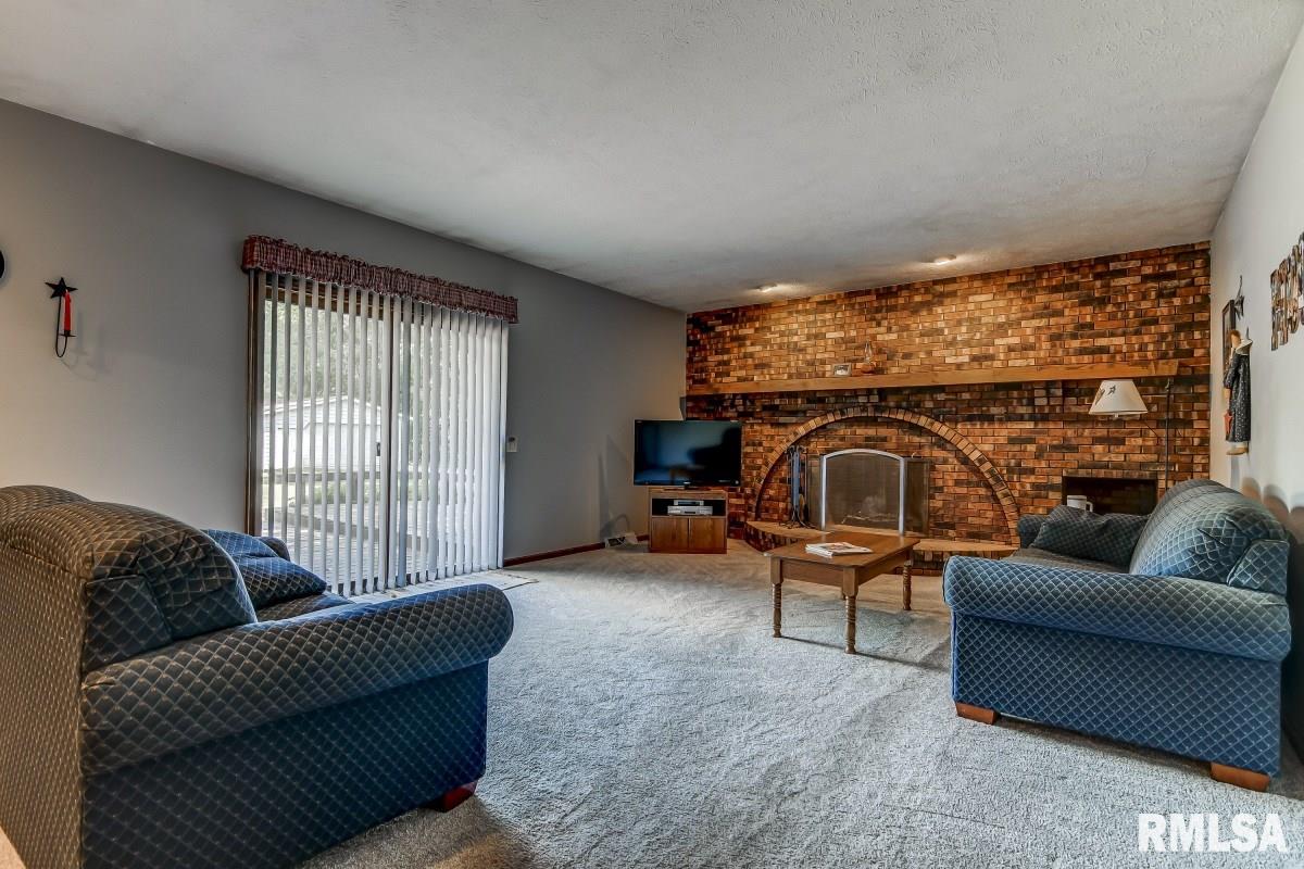 3266 Hilltop Road Springfield, IL 62712 - Photo 2 of 43