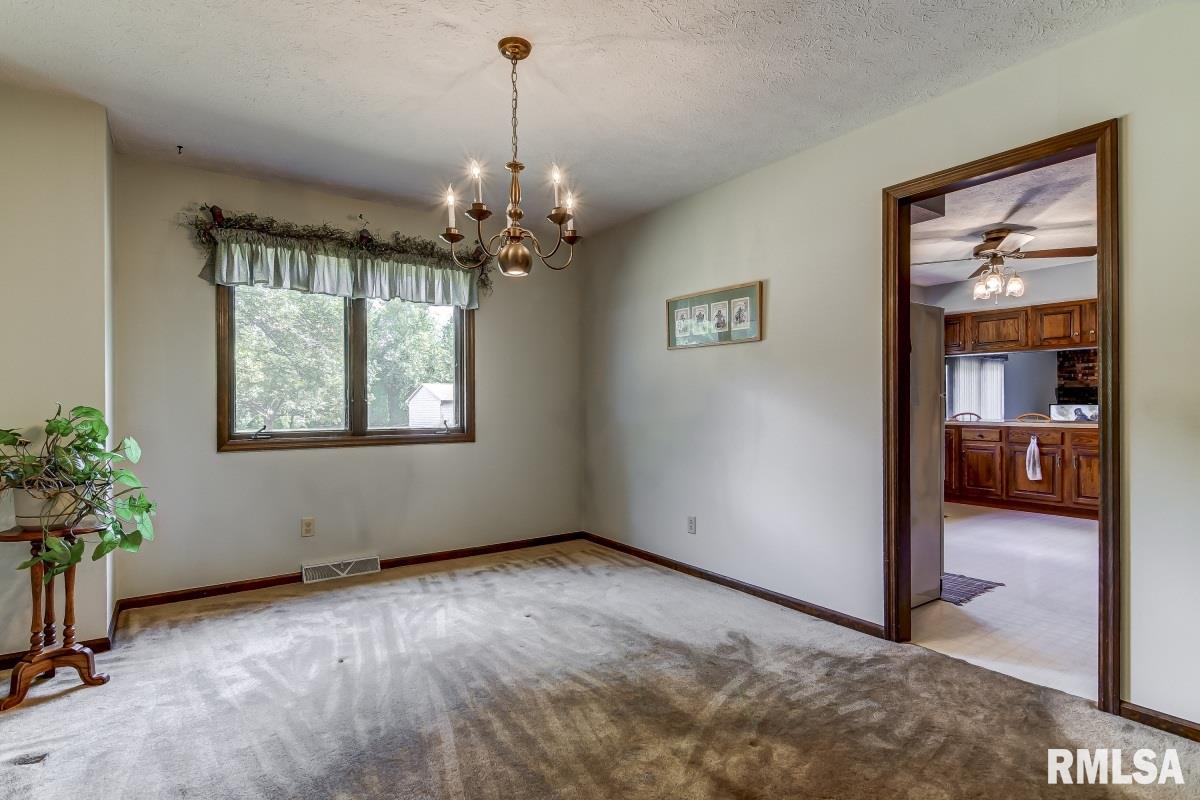 3266 Hilltop Road Springfield, IL 62712 - Photo 22 of 43
