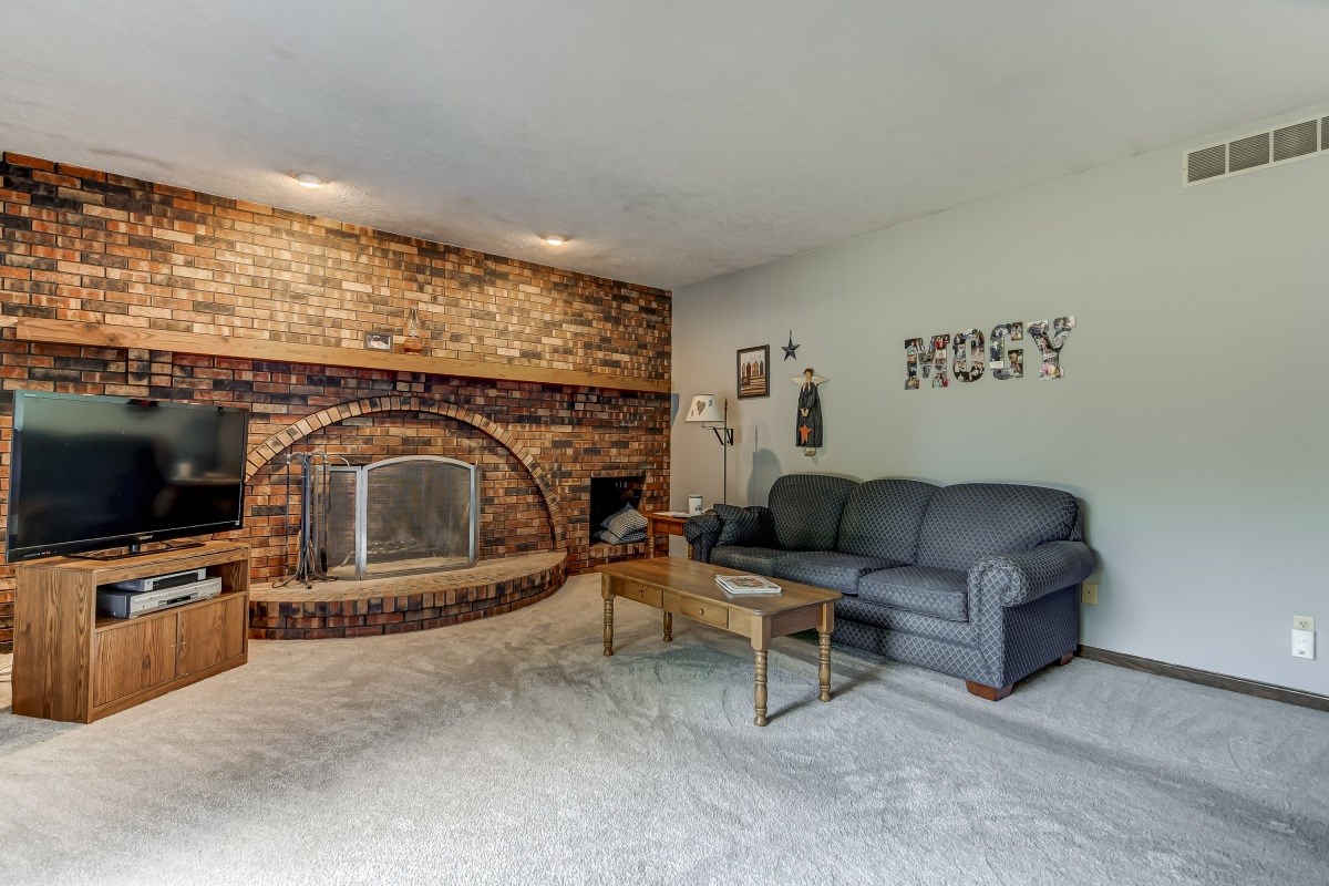 3266 Hilltop Road Springfield, IL 62712 - Photo 25 of 43