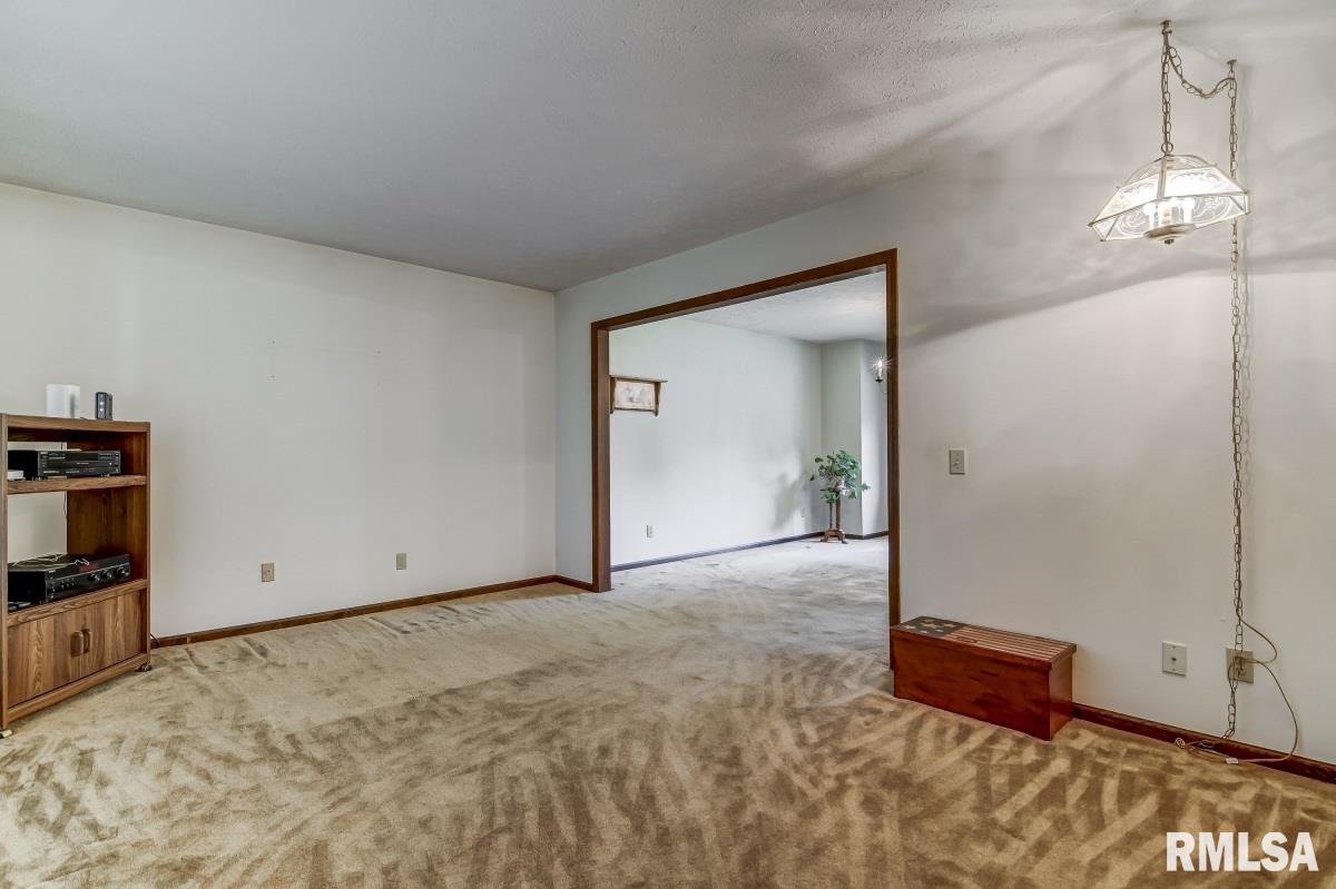 3266 Hilltop Road Springfield, IL 62712 - Photo 34 of 43