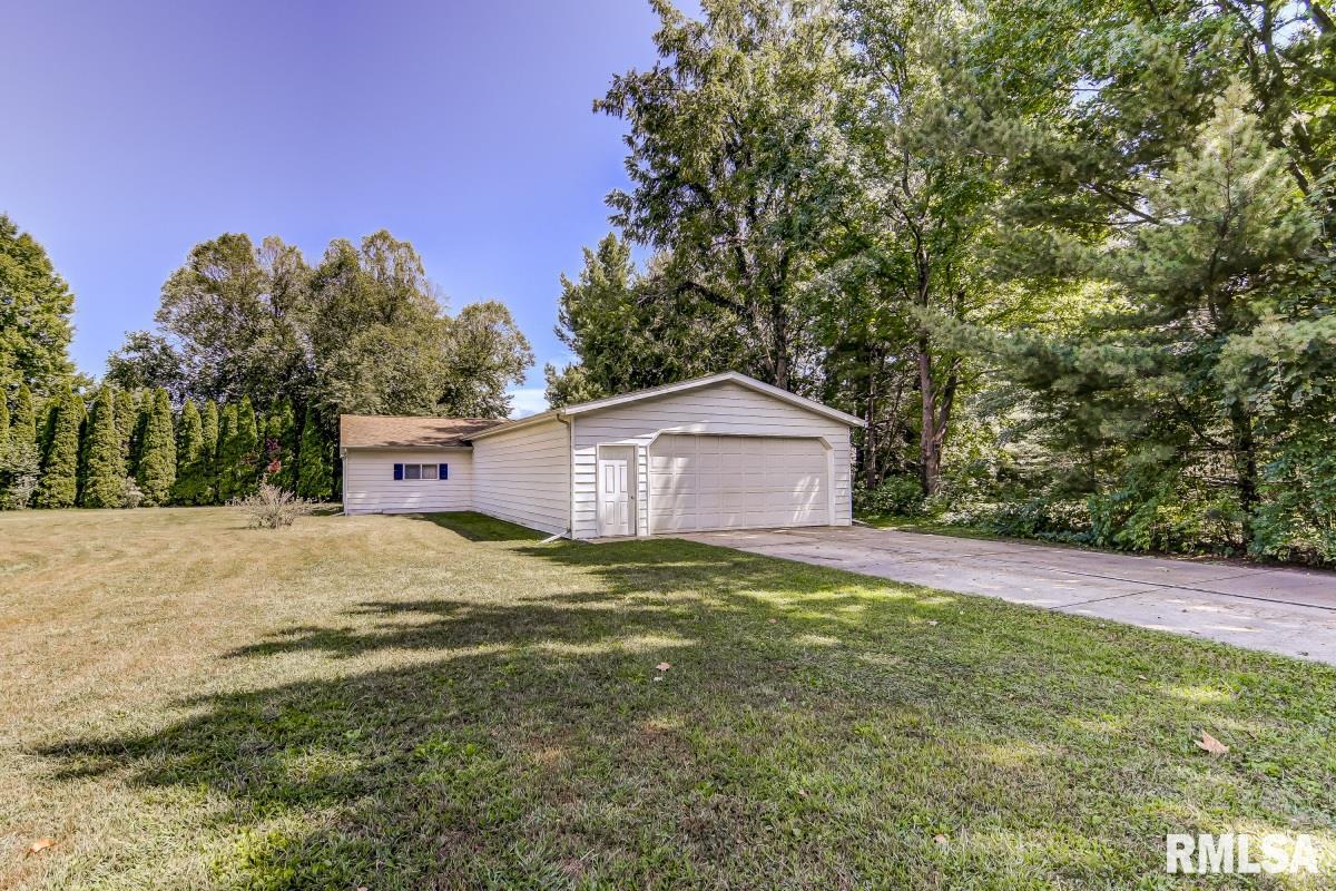 3266 Hilltop Road Springfield, IL 62712 - Photo 5 of 43