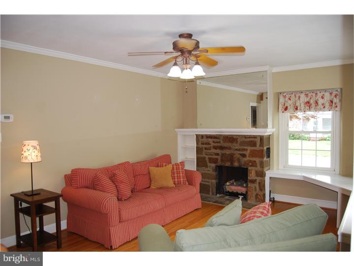 310 Rodman Road Wilmington, DE 19809 - Photo 6 of 24 Living Room