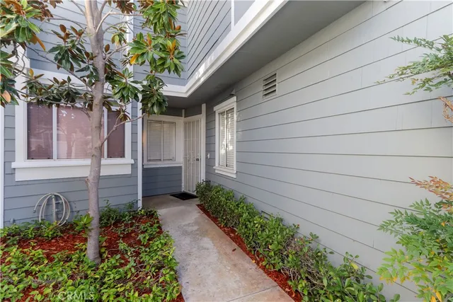 a view of entryway and workspace
