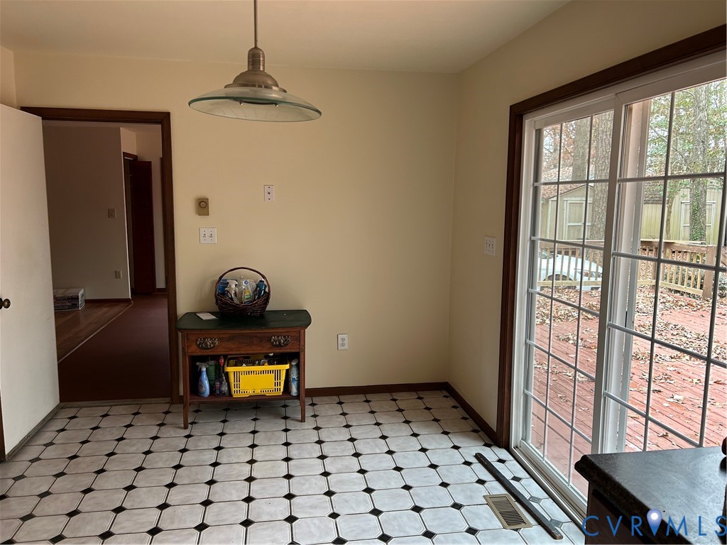 358 Edgar Lane Elberon, VA 23846 - Photo 6 of 22 Breakfast Nook