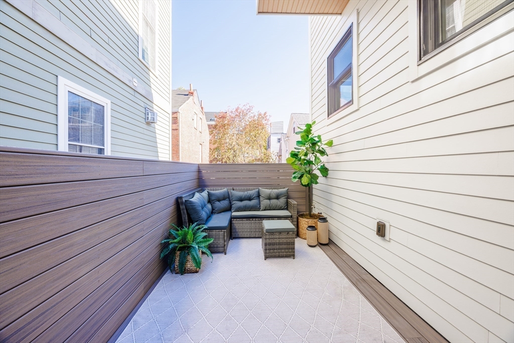 98 F Street, Unit 1 Boston, MA 02127 - Photo 11 of 24