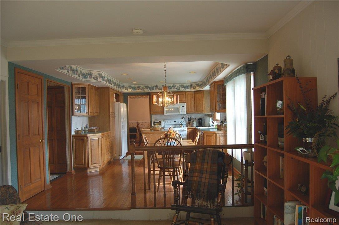 1521 Fieldstone Drive Rochester, MI 48309 - Photo 8 of 12 Kitchen2