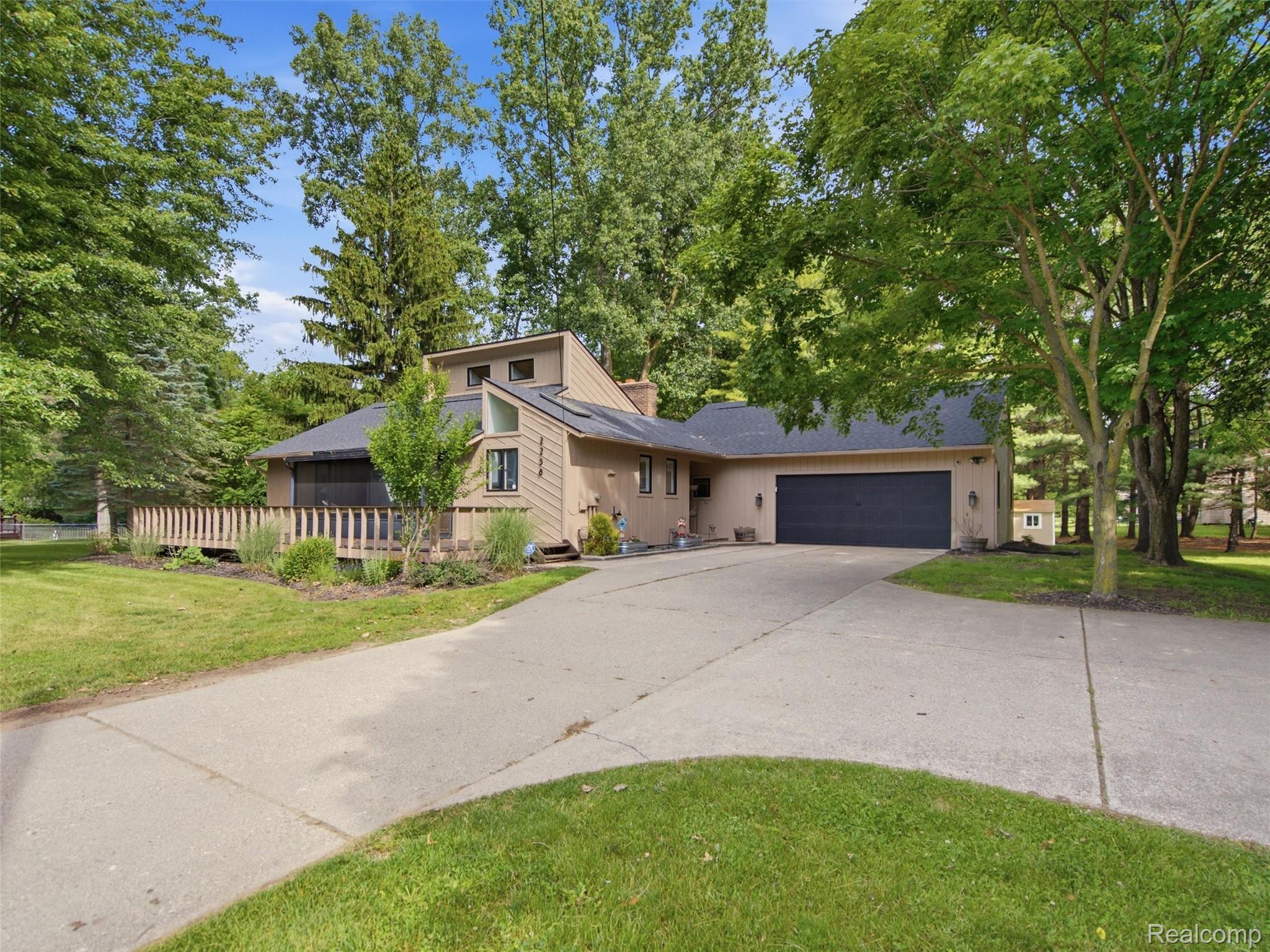 2258 South Long Lake Road Fenton, MI 48430 - Photo 38 of 40 01-DSC04395.jpg