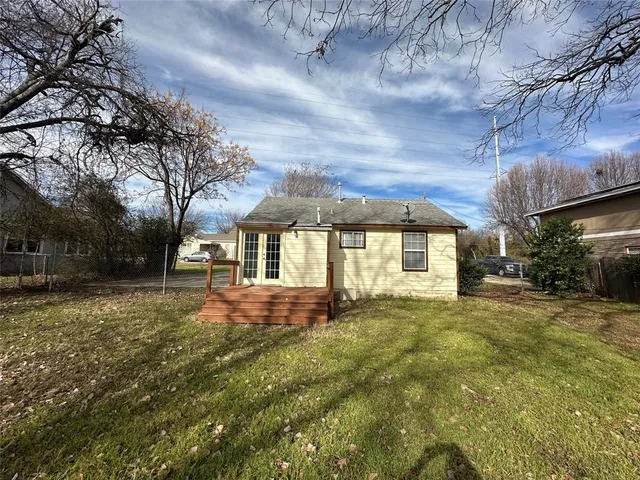 a view of a house with a yard and garage