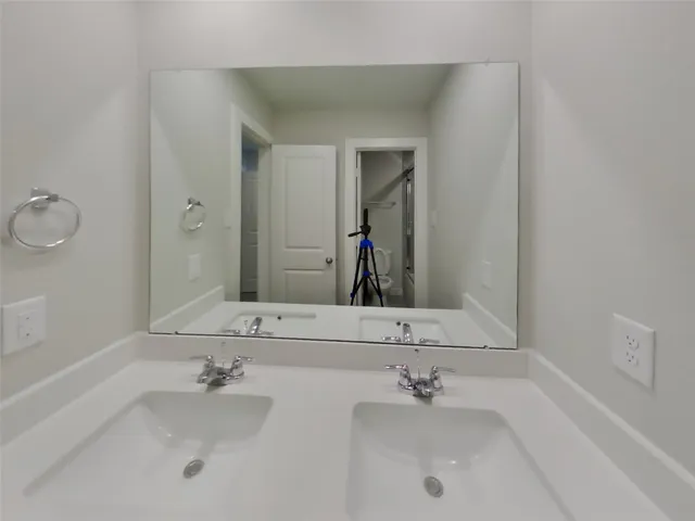 $2,499 | 9835 Willow Creek, Unit 502, Tomball, TX 77375