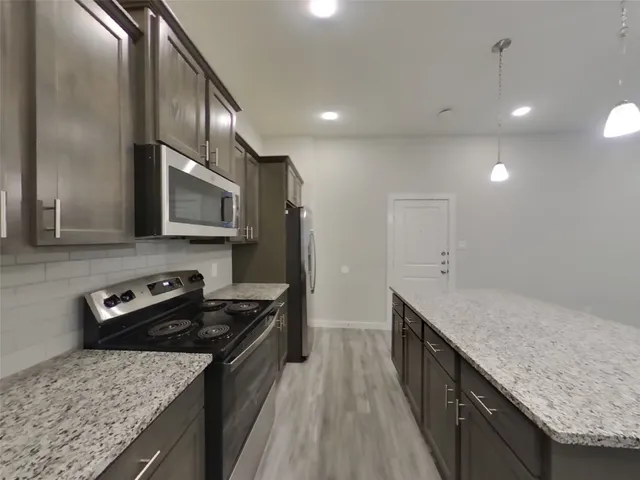 $2,499 | 9835 Willow Creek, Unit 502, Tomball, TX 77375