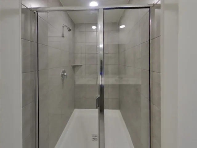 $2,499 | 9835 Willow Creek, Unit 502, Tomball, TX 77375