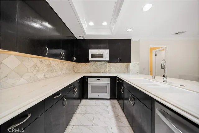 a view of empty room with kitchen