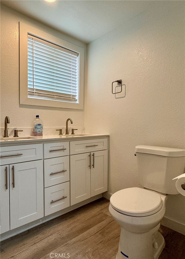 1362 South Downey Road Los Angeles, CA 90023 - Photo 22 of 30 Restroom