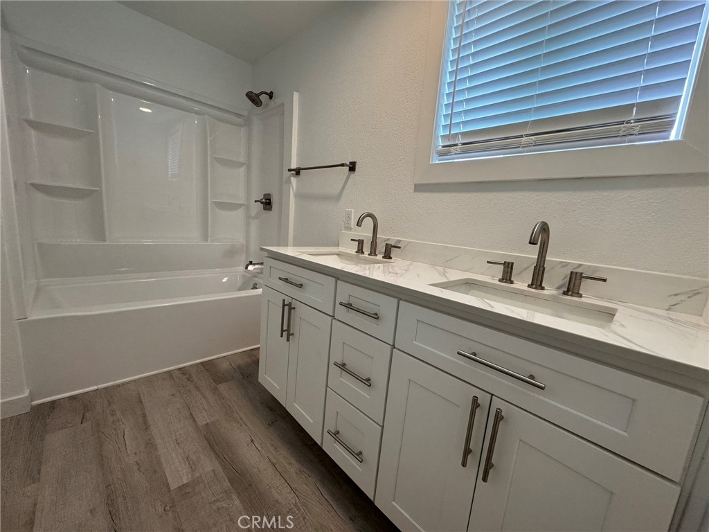 1362 South Downey Road Los Angeles, CA 90023 - Photo 24 of 30 Restroom