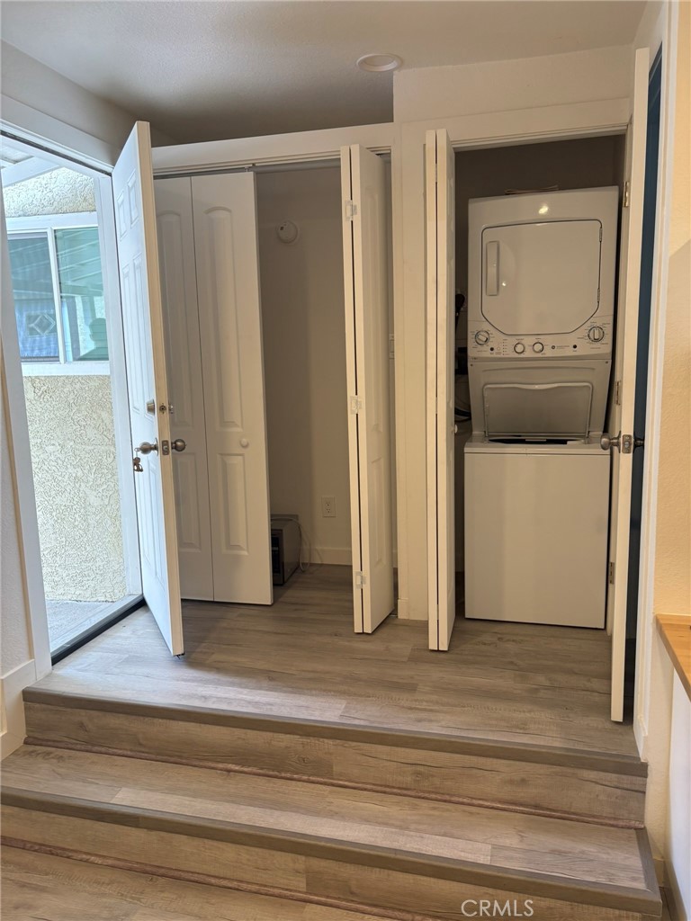 1362 South Downey Road Los Angeles, CA 90023 - Photo 29 of 30 Studio closet with washer/dryer