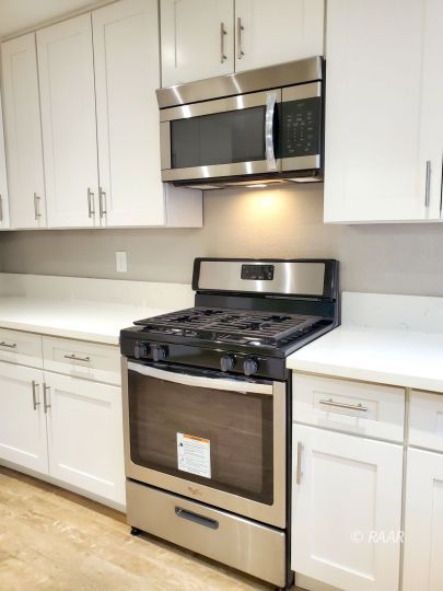 525 Weiman Avenue Ridgecrest, CA 93555 - Photo 4 of 25 a stove top oven sitting inside of a kitchen